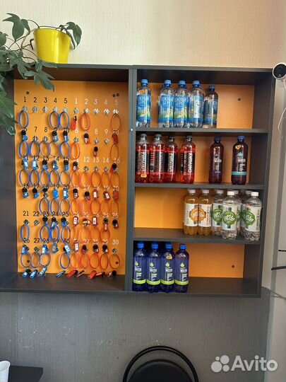 Ключница и витрина. Цена за оба изделия