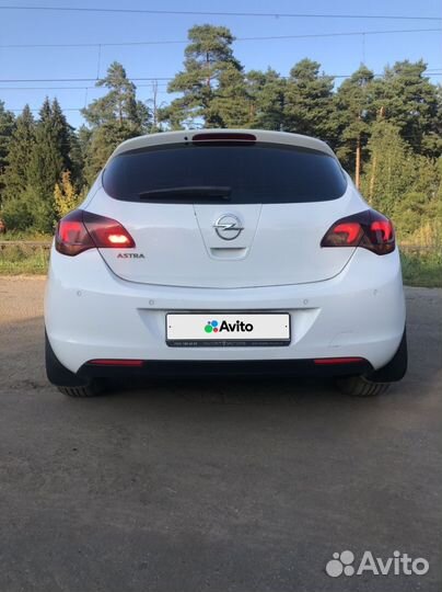 Opel Astra, 2011