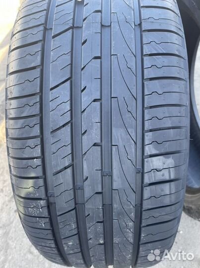 Zeta Impero 275/40 R22