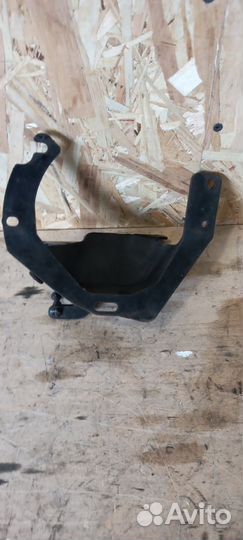 Кронштейн топливного фильтра Volvo v50