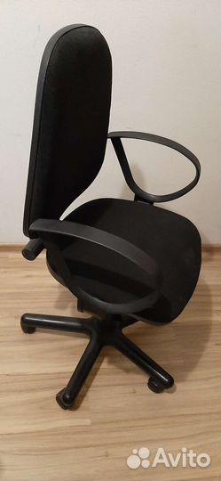 Офисное кресло (компьютерный стул)