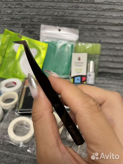 Для наращивания ресниц набор