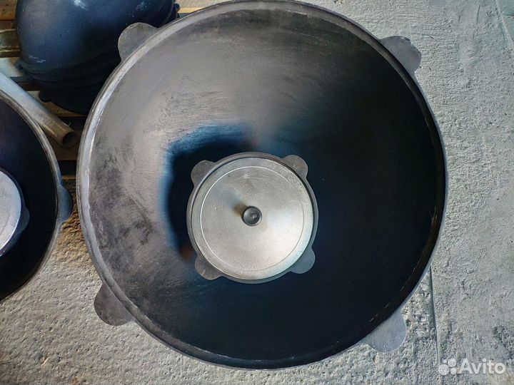 Казан Узбекский чугунный 100л. Круглое дно