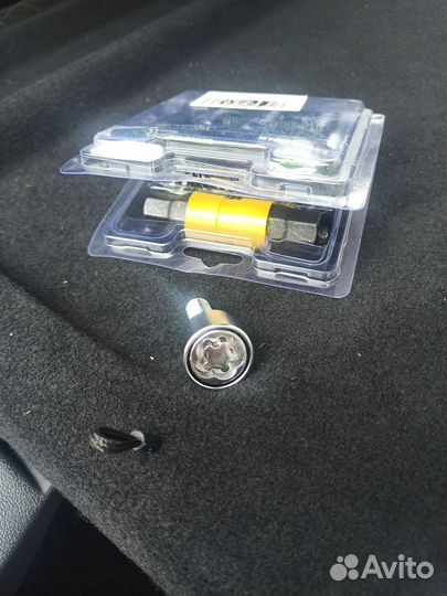 Колесные болты 12х1.5. Секретки М12х1,5 28мм