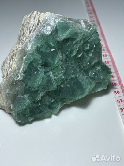 Флюорит кристаллы на породе