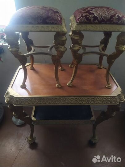 Старинные стол со стульями