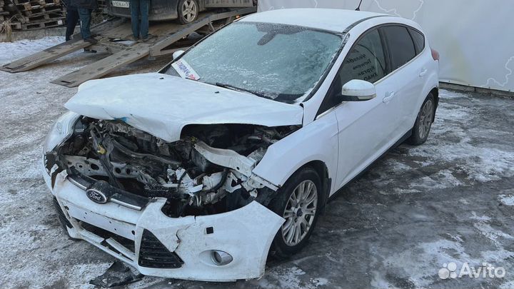 Отражатель в бампер задний правый Ford Focus 3 1763039