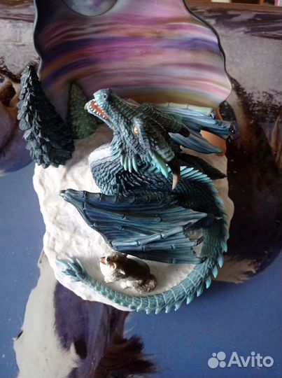 Статуэтки драконов и феи