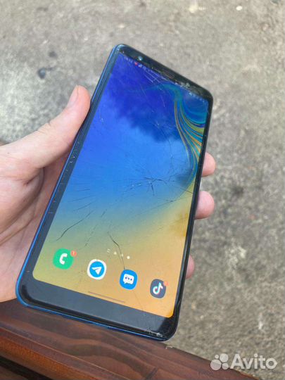 Телефон Samsung a7 2018