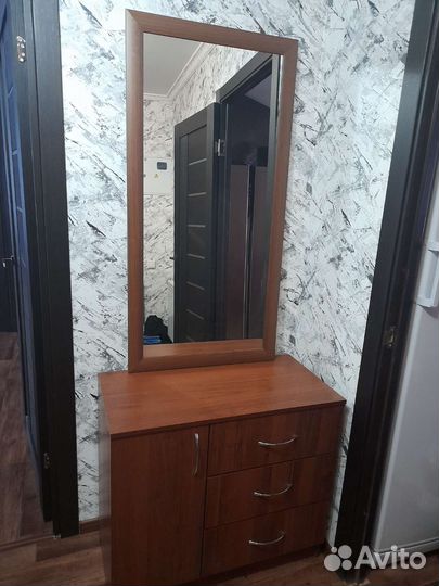 Комод и зеркало