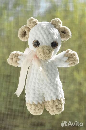 Вязаная плюшевая коровка
