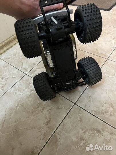 Машинка (внедорожник) на радиоуправлении