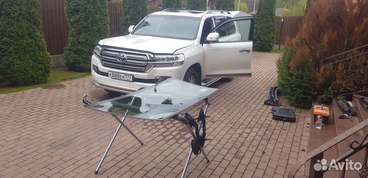 Лобовое стекло Toyota land Cruiser 200 /Выезд