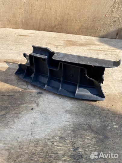 Кронштейн заднего бампера левый Audi A6 C6