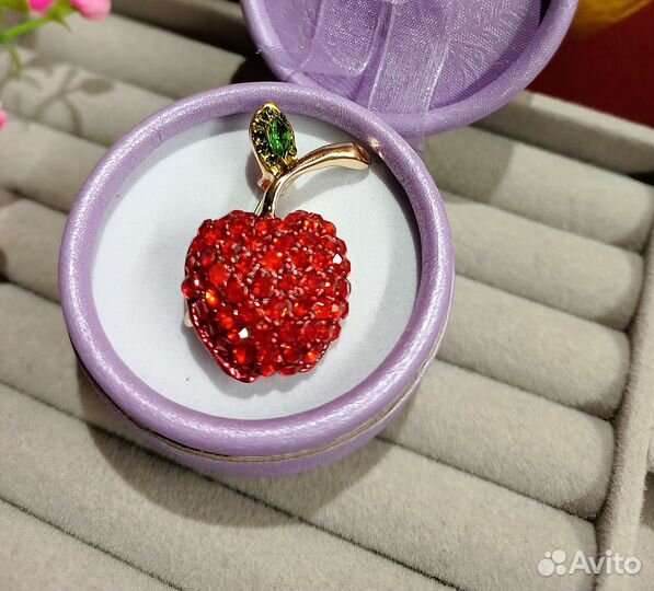 Брошь яблоко