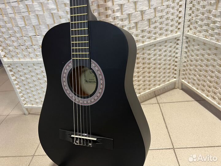 Гитара черная