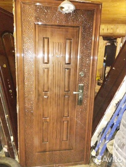 Дверь входная металлическая правая бу