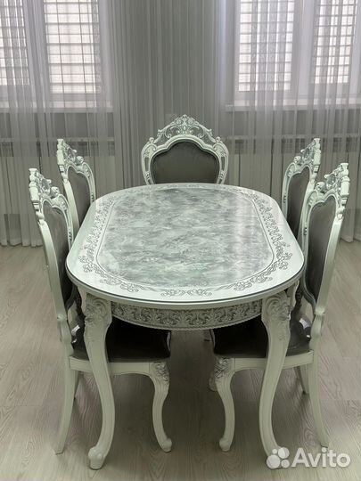 Кухонный стол и стулья