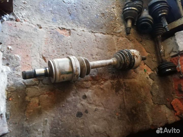 Привод левый Mitsubishi Pajero Montero 3