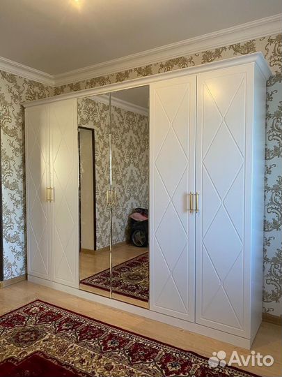 Шкафы распашные