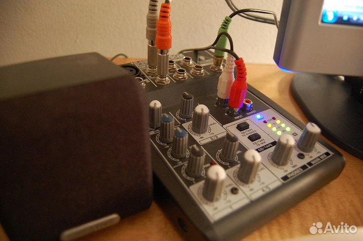 Микшерный пульт behringer xenyx 502