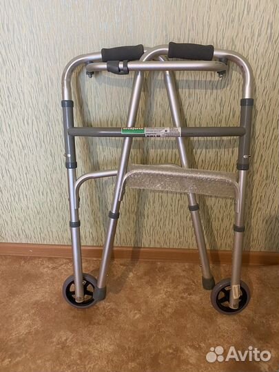 Ходунки для взрослых с колесами