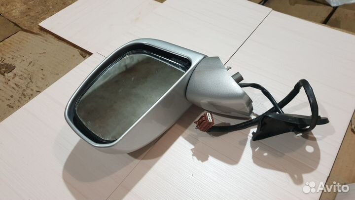 Зеркало заднего вида Nissan Tiida левое, серебрист