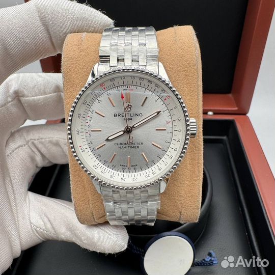 Часы женские Breitling Navitimer