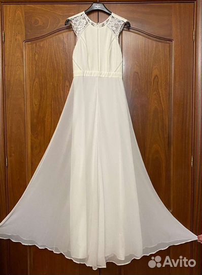 Белое вечернее платье