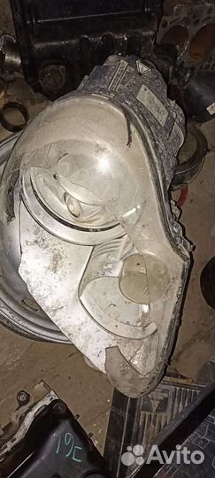 Передняя фара на Porsche Cayenne