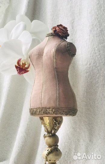 Кукольный манекен игольгица