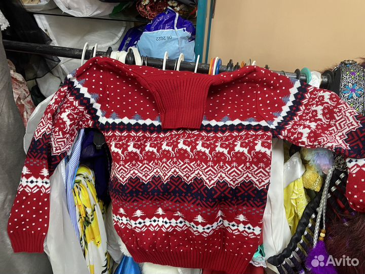 Продам новогодние свитера разных размеров