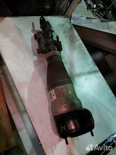 Пневмо амортизатор передний левый Mercedes W222