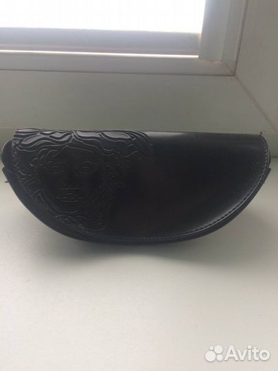 Солнцезащитные очки Versace