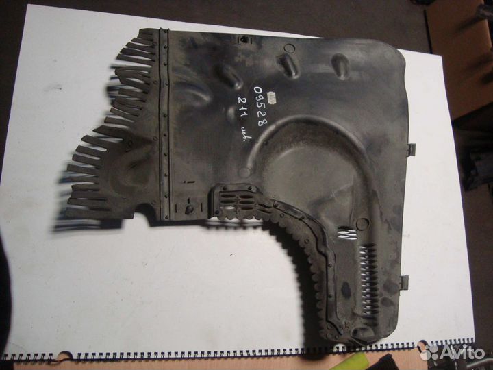 Декоративная крышка подкапотного пространства W211