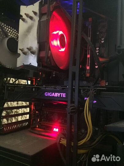 Материнская плата с процессором и памятью