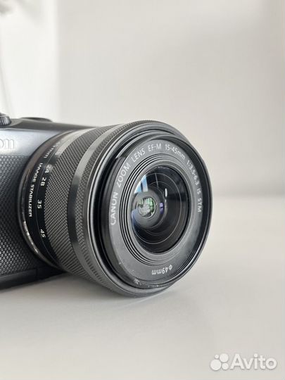 Canon EOS M100