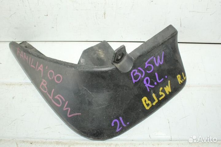 Брызговик mazda familia 00* BJ5W RR/LH