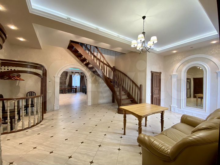 Коттедж 279 м² на участке 10 сот.