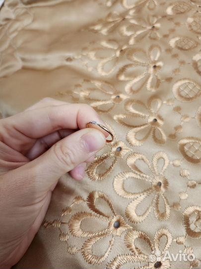 Золотое кольцо с бриллиантом розовое золото