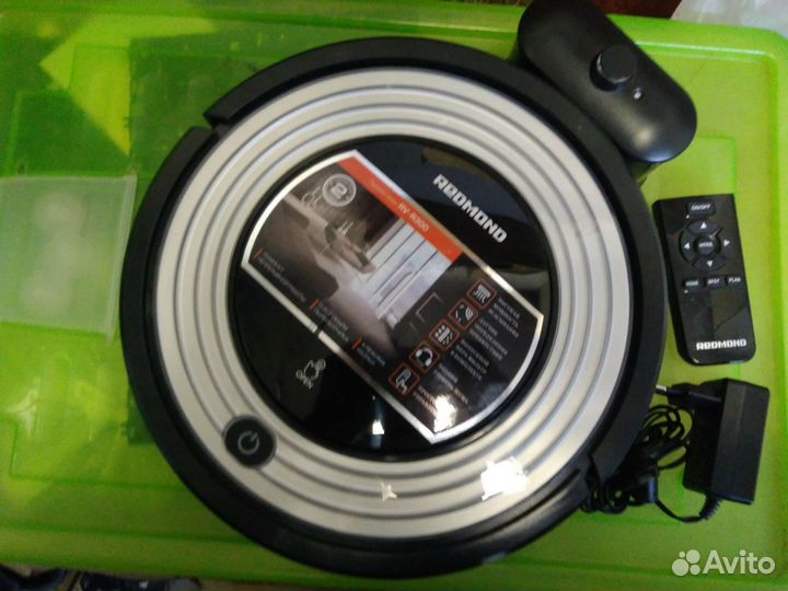 Робот пылесос Redmond RV-R300