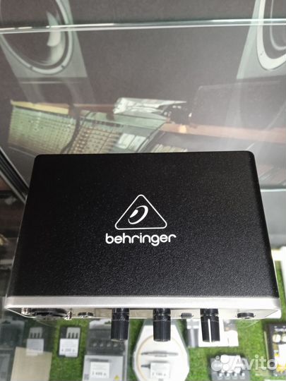 Звуковая карта Behringer UMC22