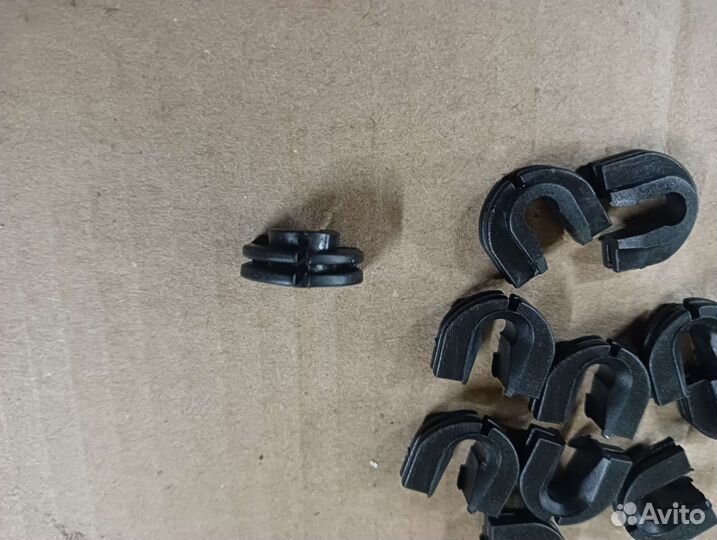 Клипсы защёлки решетки радиатора Transporter T4