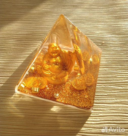 Сувенир пирамида подставка для ручек