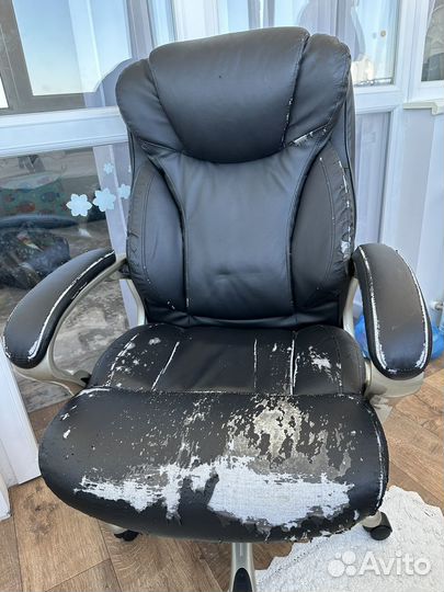 Офисное кресло