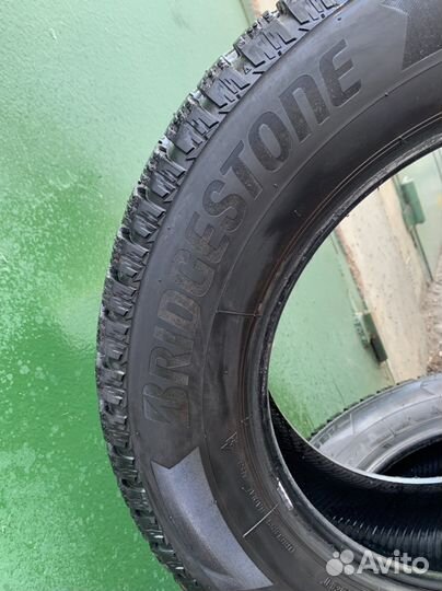 Bridgestone Ice Cruiser 7000S 215/65 R16 98E