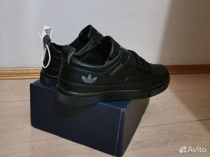 Кроссовки Adidas