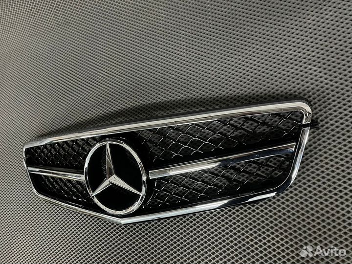 Решетка радиатора Mercedes W204 в стиле 6.3 chrome