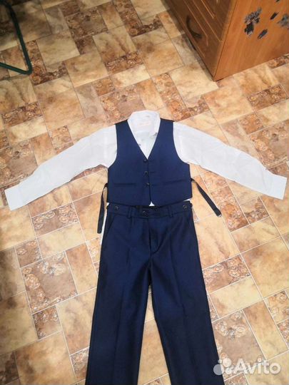 Костюм тройка