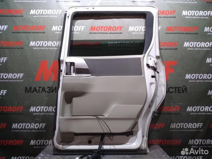 Дверь задняя правая Ноах ZRR70 светлая А98